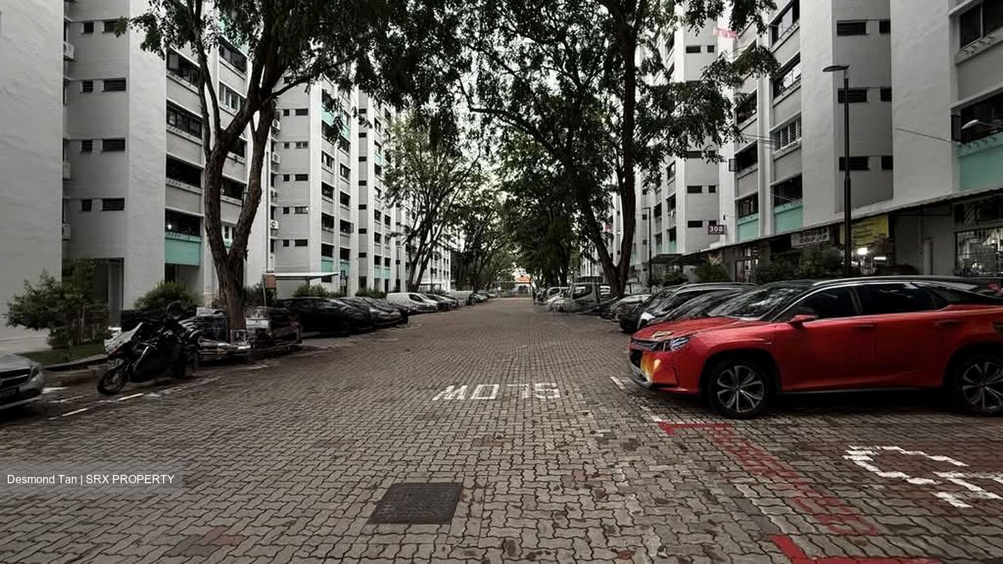 Clementi Avenue 2 Shopping Centre (D5), Retail #555321091